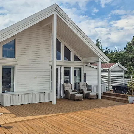 3 Bedroom Stunning In *
