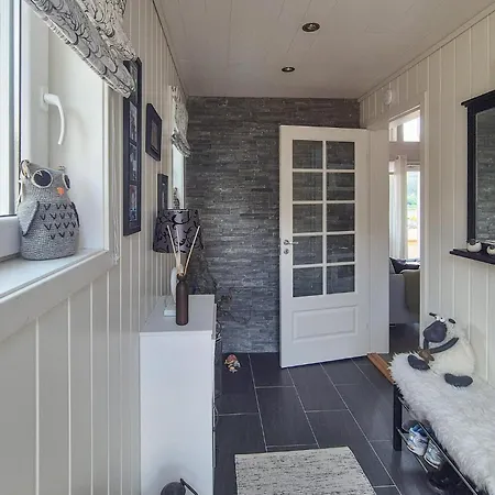 Casa vacanze 3 Bedroom Stunning In Nordtveitgrend